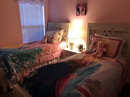 4BR 3BA Home in Emerald Island Resort by CV-8540