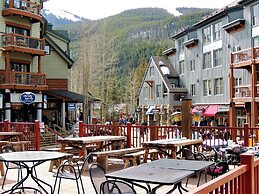 River Run Village 2 Bedroom Condo - 100 yards to slopes, Pool, Hot Tub