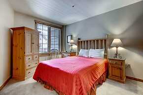 River Run Village 2 Bedroom Condo - 100 yards to slopes, Pool, Hot Tub