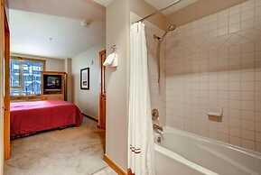 River Run Village 2 Bedroom Condo - 100 yards to slopes, Pool, Hot Tub