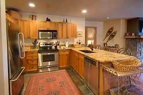 3 Bedroom Condo in River Run with Shared Pool, Hot Tubs, 100 yards to 