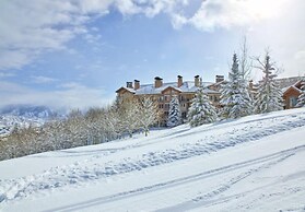 Ski in, Ski out, 3 Bedroom Luxury Residence on Fanny Hill in Snowmass 