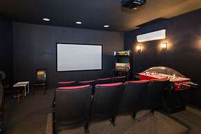 6BR 4BA Home in Windsor Hills by CV-2601