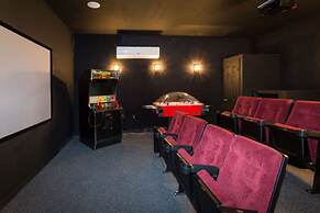 6BR 4BA Home in Windsor Hills by CV-2601