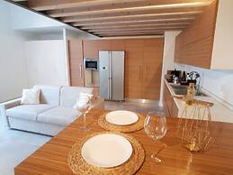 Design Central Apartment