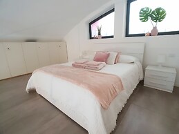 Design Central Apartment