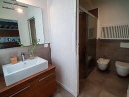 Design Central Apartment