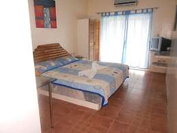 Dolphinbay Beachfront & Dive Resort