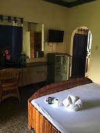 Dolphinbay Beachfront & Dive Resort