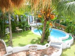 Dolphinbay Beachfront & Dive Resort