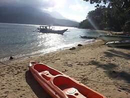 Dolphinbay Beachfront & Dive Resort