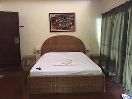 Dolphinbay Beachfront & Dive Resort