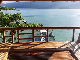 Dolphinbay Beachfront & Dive Resort