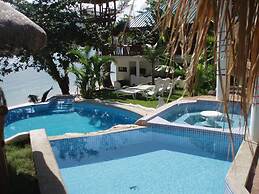 Dolphinbay Beachfront & Dive Resort