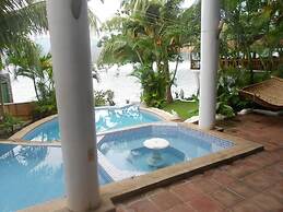 Dolphinbay Beachfront & Dive Resort