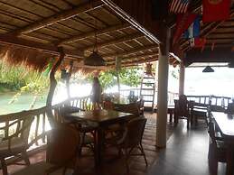 Dolphinbay Beachfront & Dive Resort
