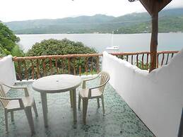 Dolphinbay Beachfront & Dive Resort