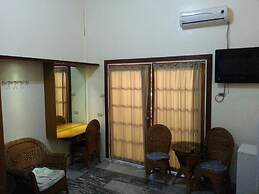 Dolphinbay Beachfront & Dive Resort