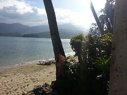 Dolphinbay Beachfront & Dive Resort