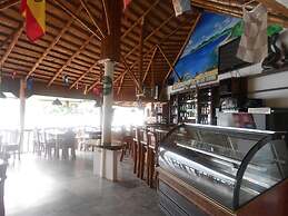 Dolphinbay Beachfront & Dive Resort