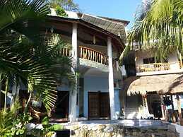 Dolphinbay Beachfront & Dive Resort