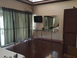 Dolphinbay Beachfront & Dive Resort