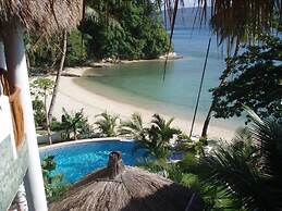 Dolphinbay Beachfront & Dive Resort