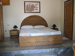 Dolphinbay Beachfront & Dive Resort