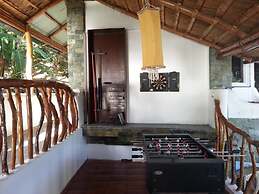 Dolphinbay Beachfront & Dive Resort