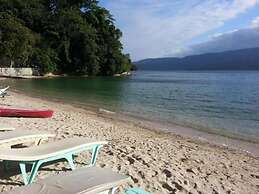 Dolphinbay Beachfront & Dive Resort