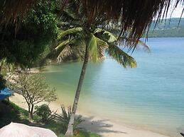 Dolphinbay Beachfront & Dive Resort