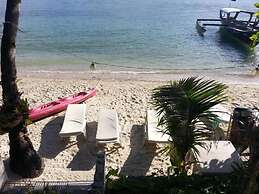 Dolphinbay Beachfront & Dive Resort