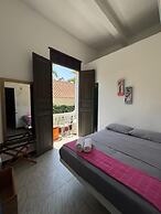 Hostal 1811 - Hostel