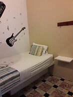 Hostal 1811 - Hostel