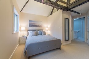 Central Apartment Facing Windsor Castle