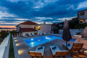 Luxury  Apartments Giovanni with  pool