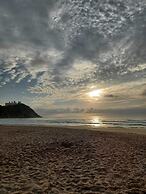 Pé na areia do Guarujá - Praia do Tombo (12F)