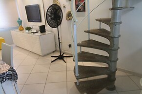 Pé na areia do Guarujá - Praia do Tombo (12F)