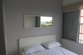 Pé na areia do Guarujá - Praia do Tombo (12F)