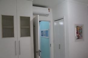 Pé na areia do Guarujá - Praia do Tombo (12F)