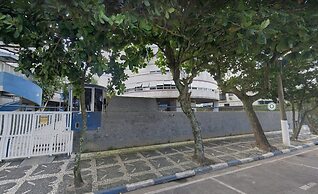 Pé na areia do Guarujá - Praia do Tombo (12F)