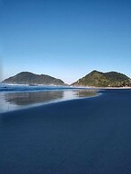 Pé na areia do Guarujá - Praia do Tombo (12F)