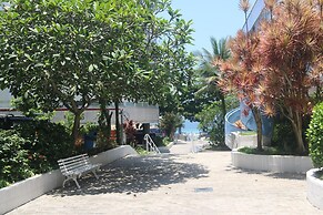 Pé na areia do Guarujá - Praia do Tombo (12F)