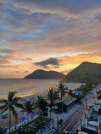 Pé na areia do Guarujá - Praia do Tombo (12F)