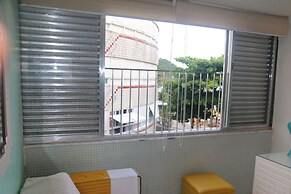 Pé na areia do Guarujá - Praia do Tombo (12F)