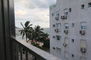 Pé na areia do Guarujá - Praia do Tombo (12F)