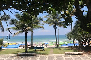 Pé na areia do Guarujá - Praia do Tombo (12F)