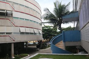 Pé na areia do Guarujá - Praia do Tombo (12F)