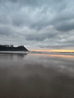 Pé na areia do Guarujá - Praia do Tombo (12F)