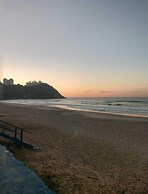 Pé na areia do Guarujá - Praia do Tombo (12F)